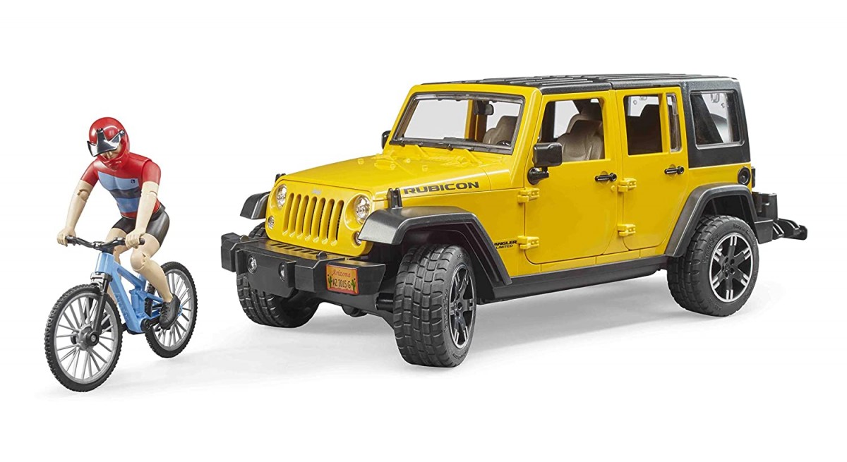 Automobilis jeep wrangler ir dviratininkas su kalnų dviračiu bruder, 02543