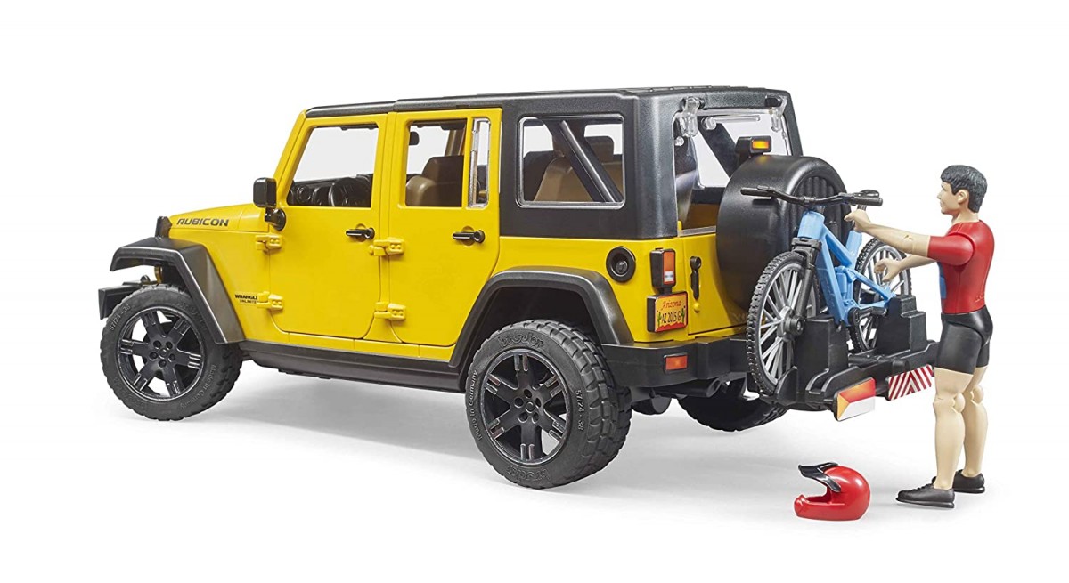 Automobilis jeep wrangler ir dviratininkas su kalnų dviračiu bruder, 02543