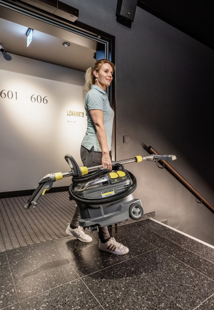 Dulkių siurblys plaunantis dulkių siurblys karcher puzzi 8/1; 1200 w
