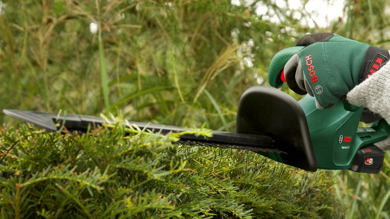 Akumuliatorinės gyvatvorių žirklės Bosch Universal HedgeCut 18V-45