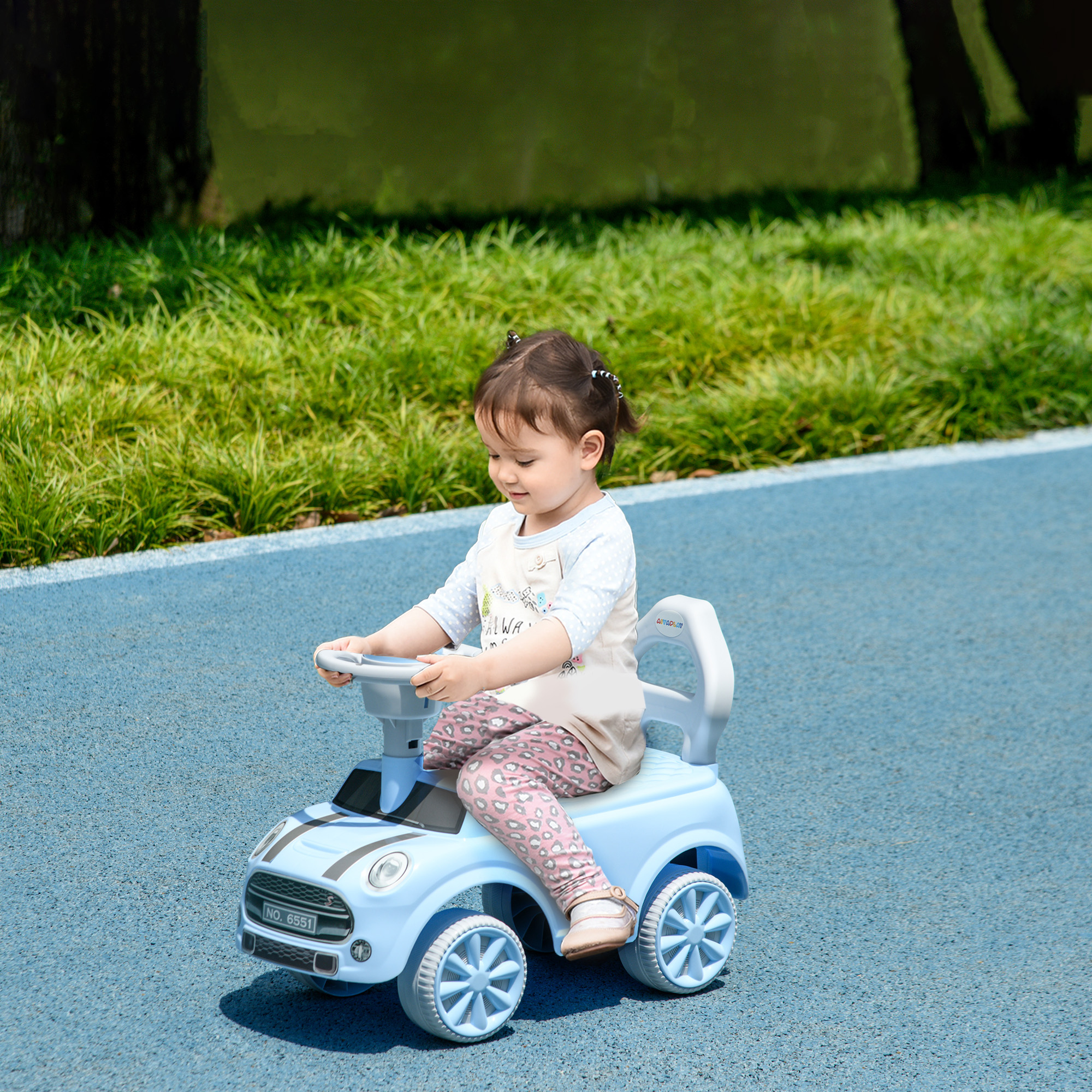 Paspiriamas automobilis mėlynas