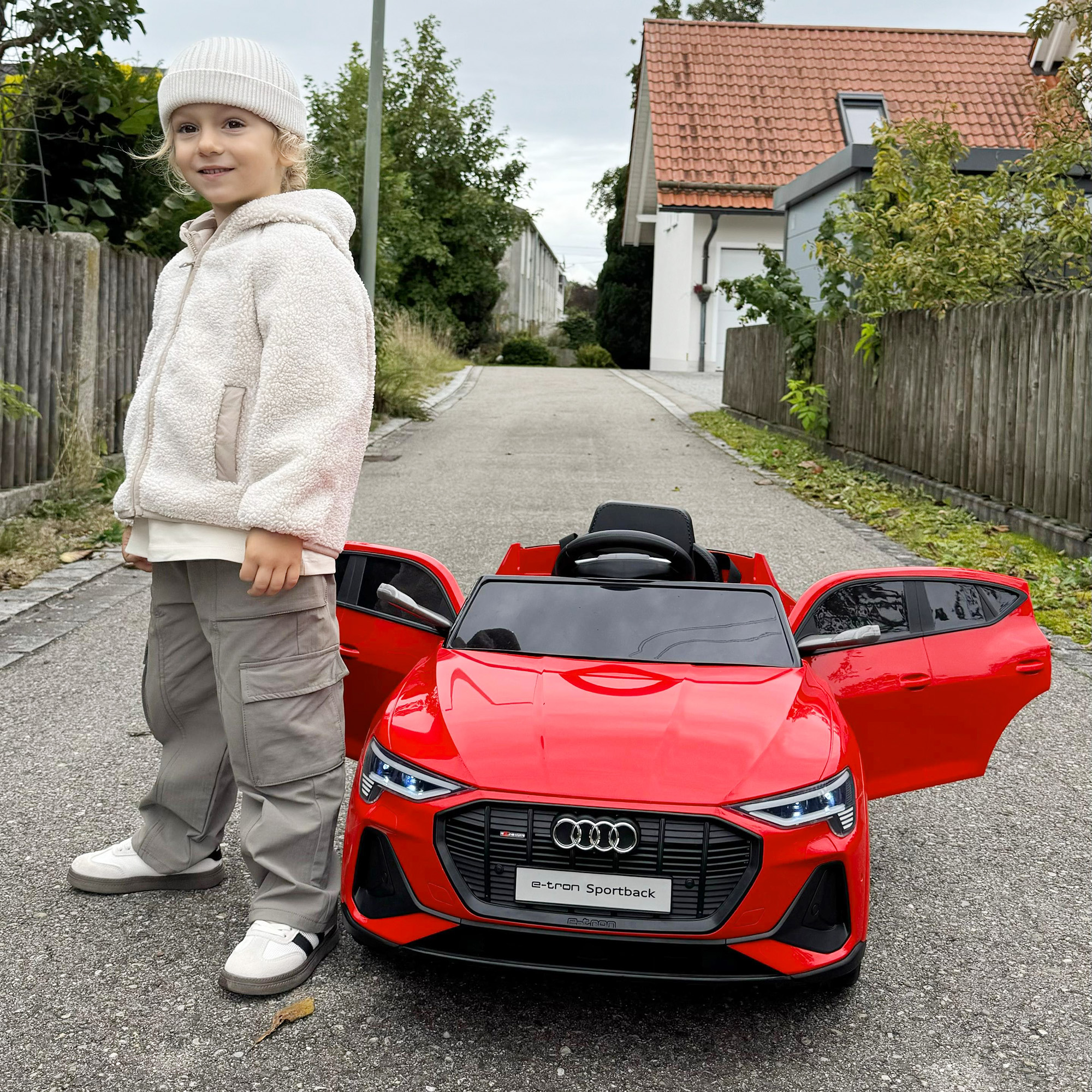 Vaikiškas elektrinis automobilis raudonas