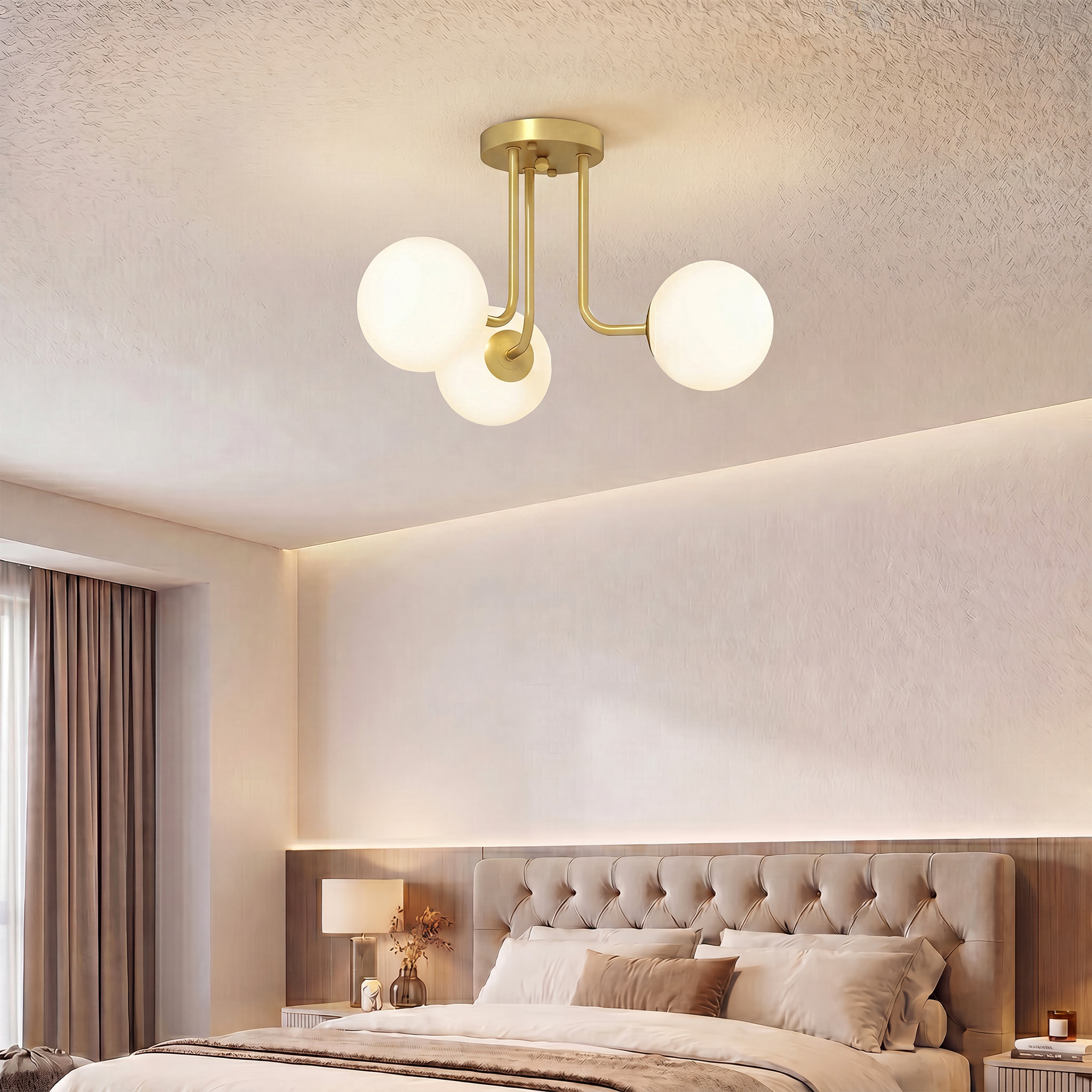 Griestu lampa ar 3 G9 ligzdām un sfēriskajiem abažūriem, zelta un krēmkrāsas, 42 × 42 × 26,5 cm