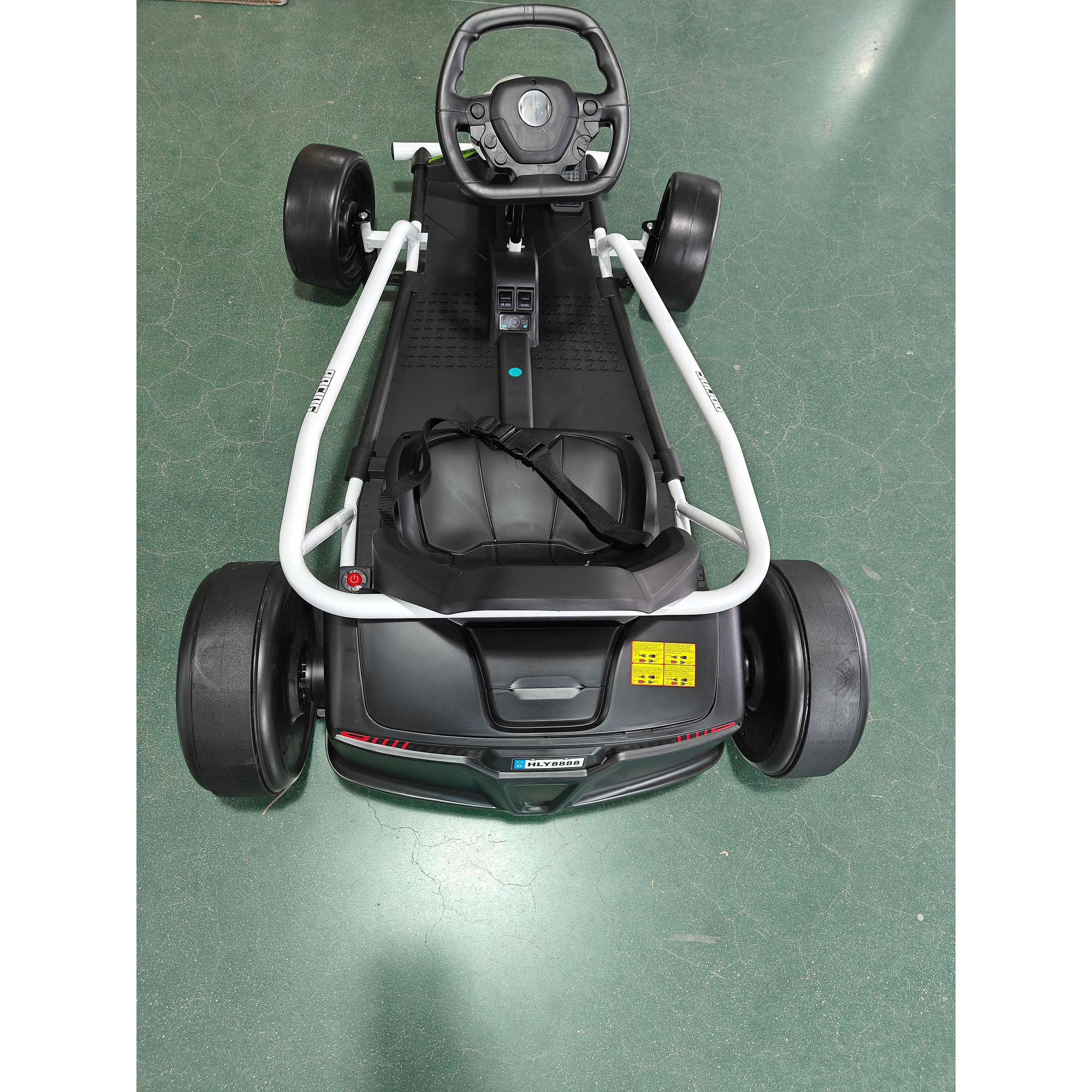 Elektrinis kartingas su dreifo funkcija ir dviem varikliais, baltas ir juodas, 115 × 77 × 54 cm