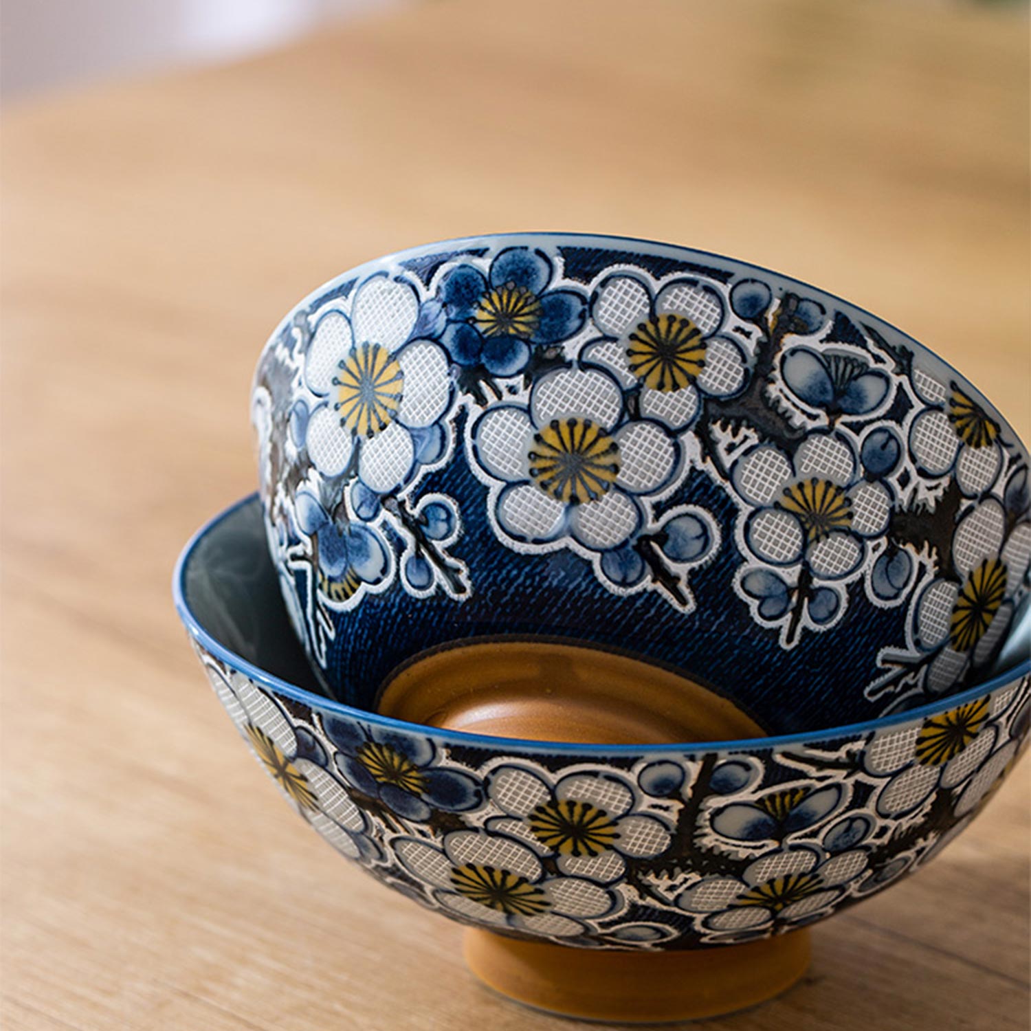 Porcelāna bļodiņa ar reljefu ķiršu ziedu rakstu, zila, Ø 12,2 × 6,5 cm