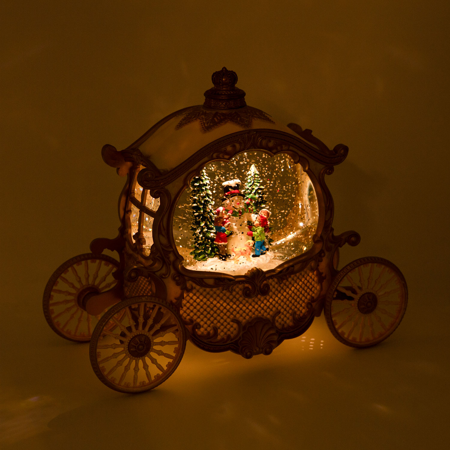 Kalėdinė LED dekoracija WONDERLAND su vandens ir blizgučių efektu, kreminė balta, 26 × 11 × 20 cm