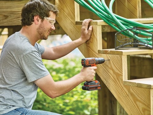 Akumuliatorinis suktuvas – gręžtuvas Black & Decker ,BDCDC18BAFC