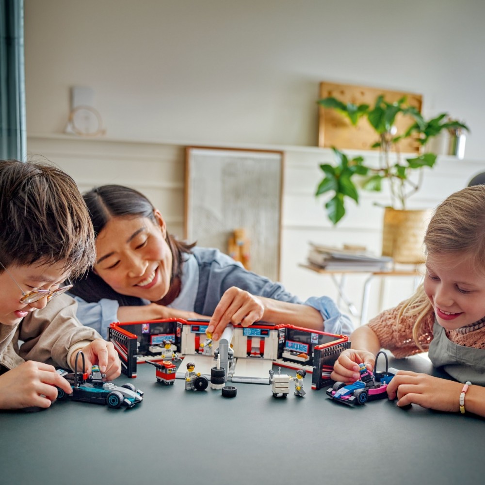 F1 garažas ir bolidai mercedes-amg ir alpine, lego® city