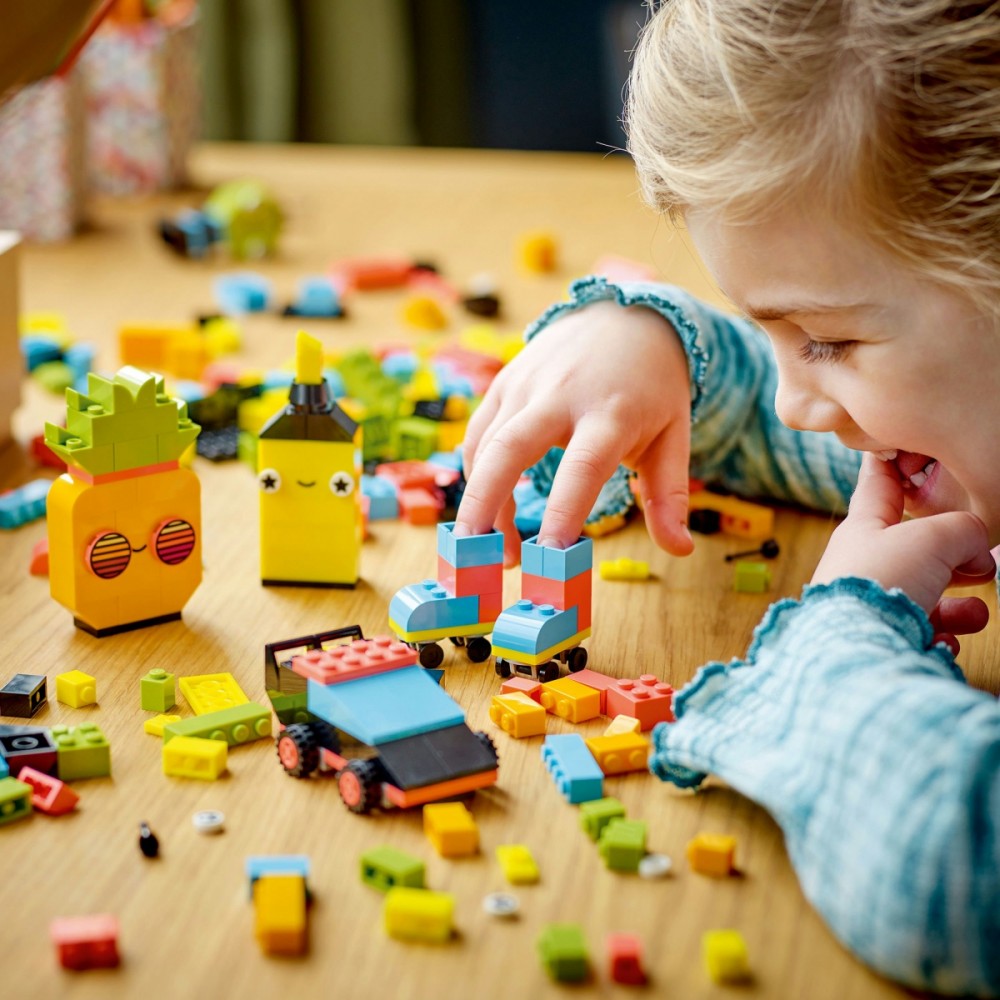 11027 lego® classic kūrybiškos neoninės pramogos
