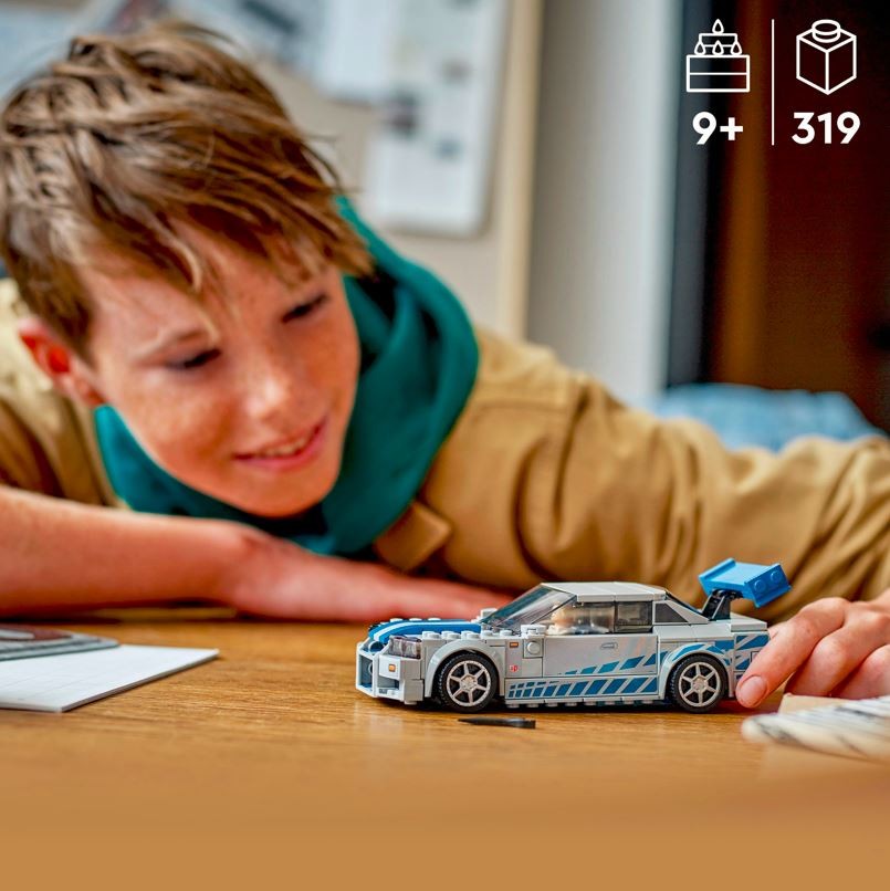 Automobilis nissan skyline gt-r (r34) iš filmo „greiti ir įsiutę“, pilkas