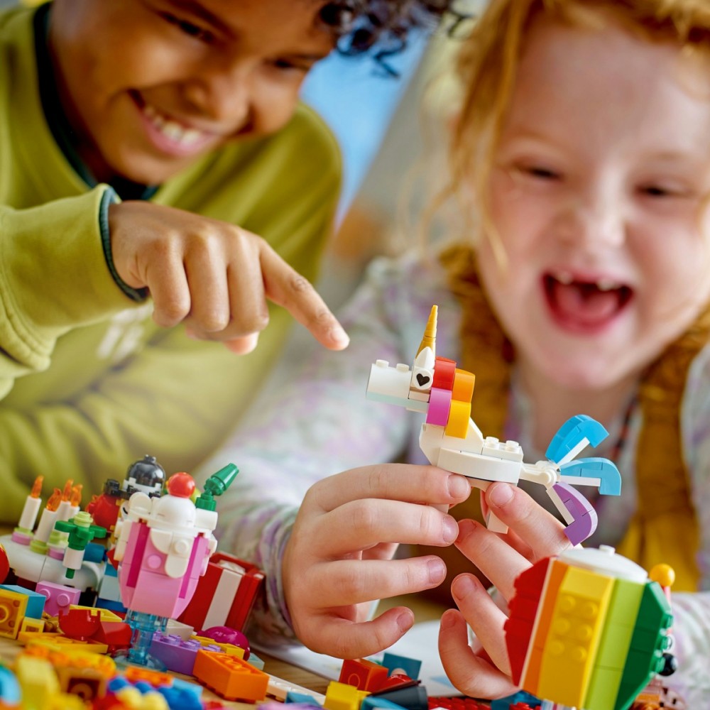 11029 lego® classic kūrybiška vakarėlio dėžutė