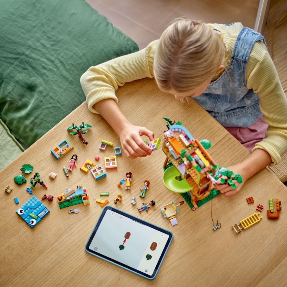 Draugystės namelis medyje lego friends