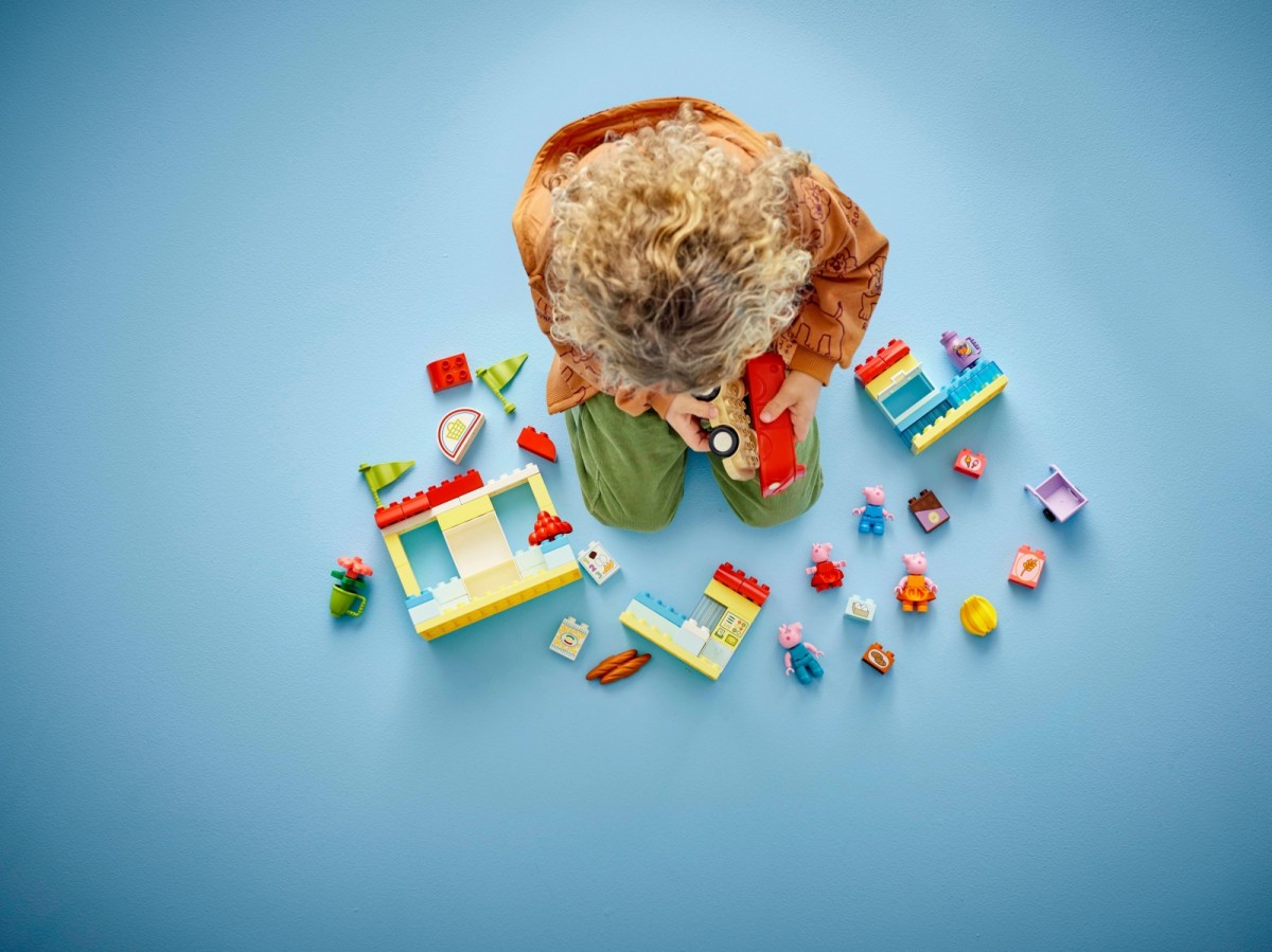 10434 lego® duplo kiaulytės pepos prekybos centras