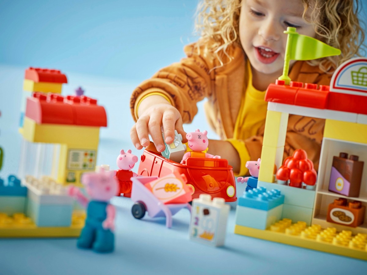 10434 lego® duplo kiaulytės pepos prekybos centras
