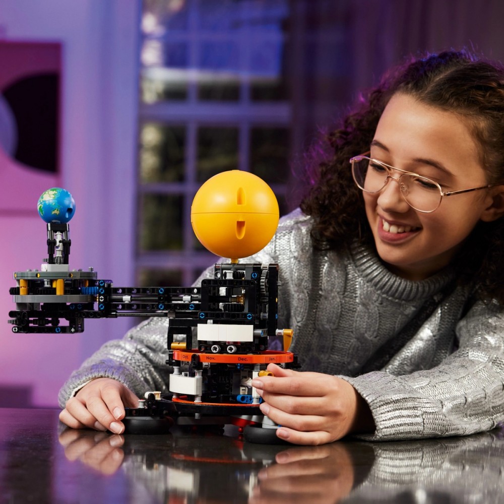 42179 lego® technic žemė ir orbita skriejantis mėnulis