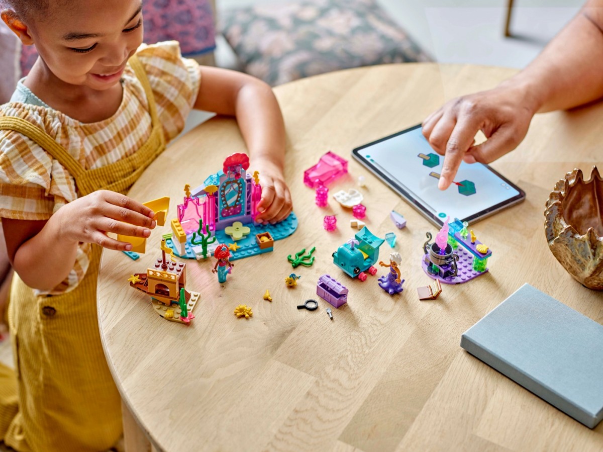43254 lego® disney arielės krištolinis urvas