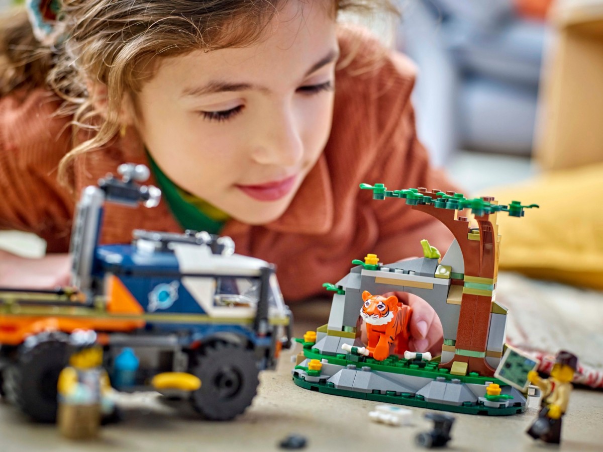60426 lego® city džiunglių tyrinėtojo visureigis sunkvežimis