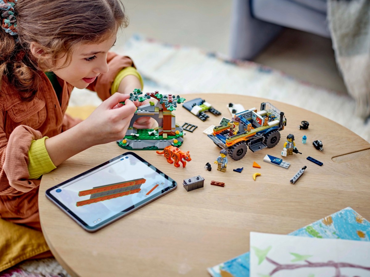 60426 lego® city džiunglių tyrinėtojo visureigis sunkvežimis