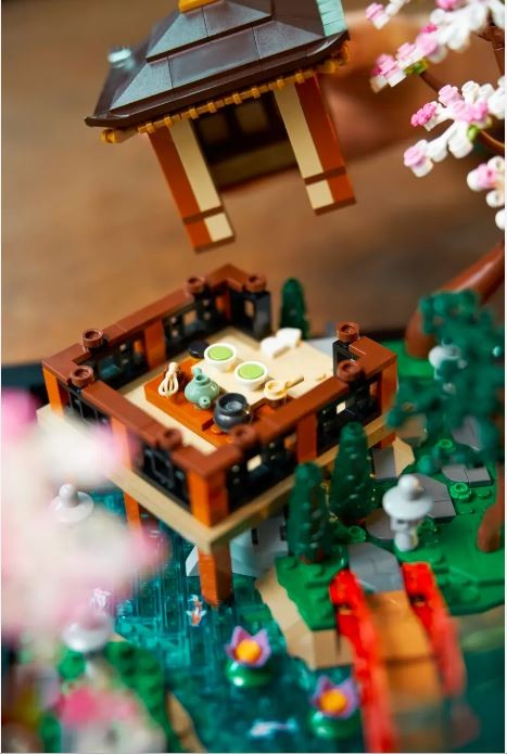 10315 lego® icons ramybės sodas