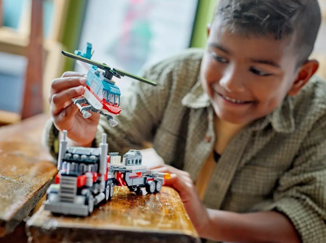 Konstruktorius sunkvežimis su platforma ir sraigtasparniu lego creator