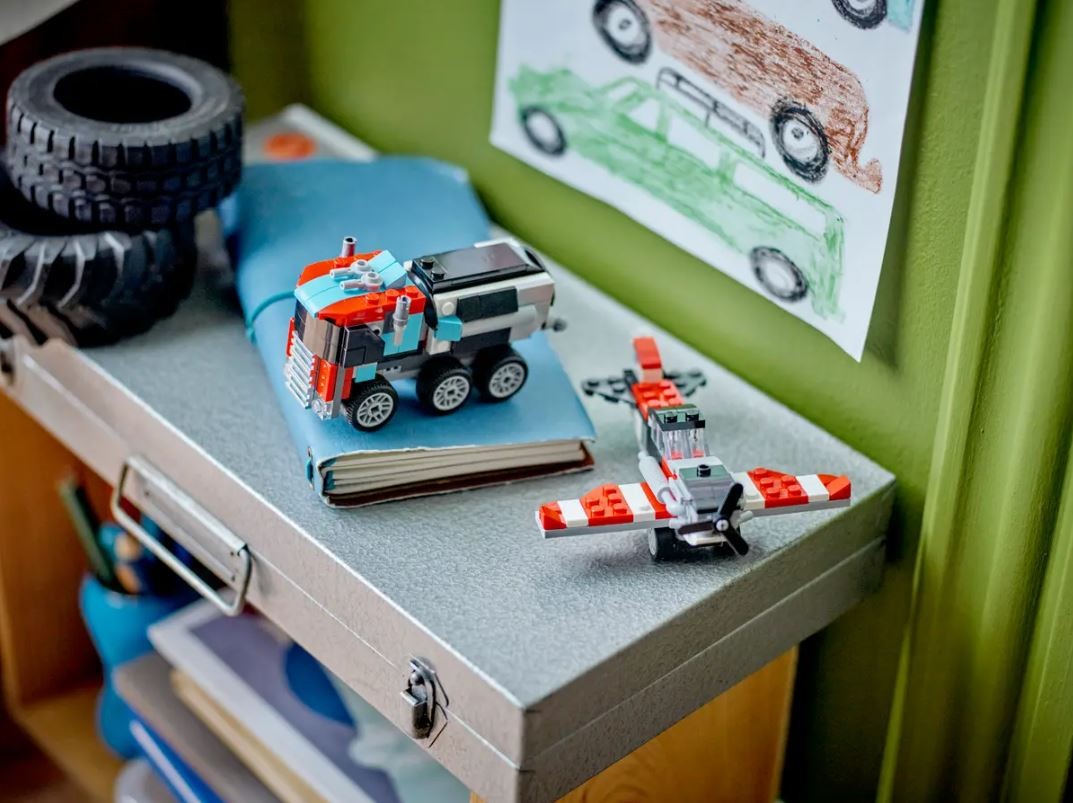 Konstruktorius sunkvežimis su platforma ir sraigtasparniu lego creator