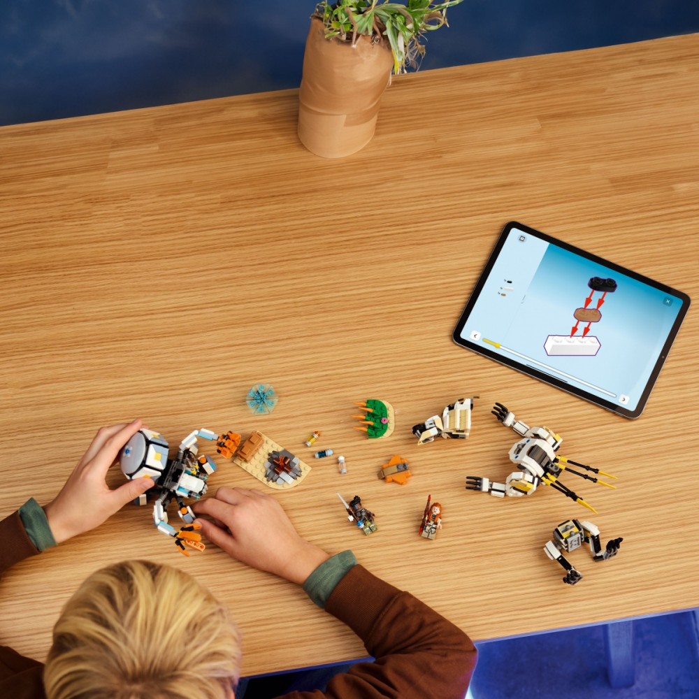 Aloy ir varl prieš krabžingsnį ir pjūklažandį, lego horizon