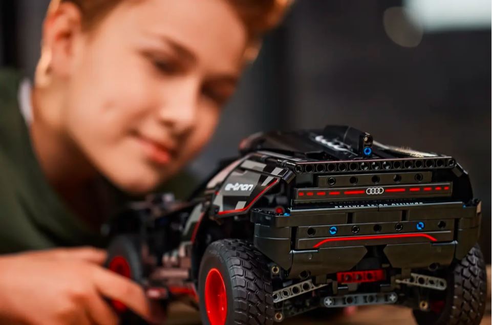 42160 lego® technic audi rs q e-tron