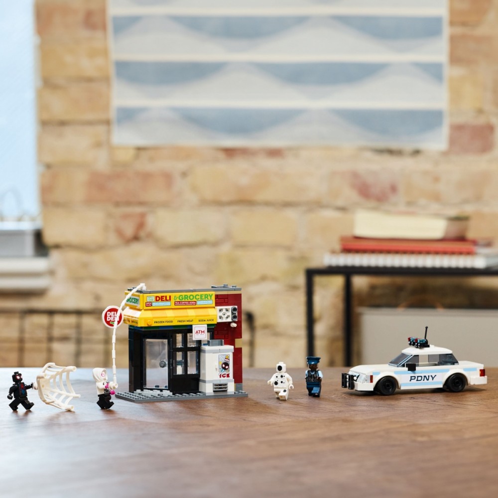 Super heroes miles morales prieš spot, lego