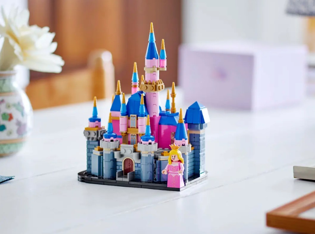 40720 lego® disney miegančiosios gražuolės mini pilis