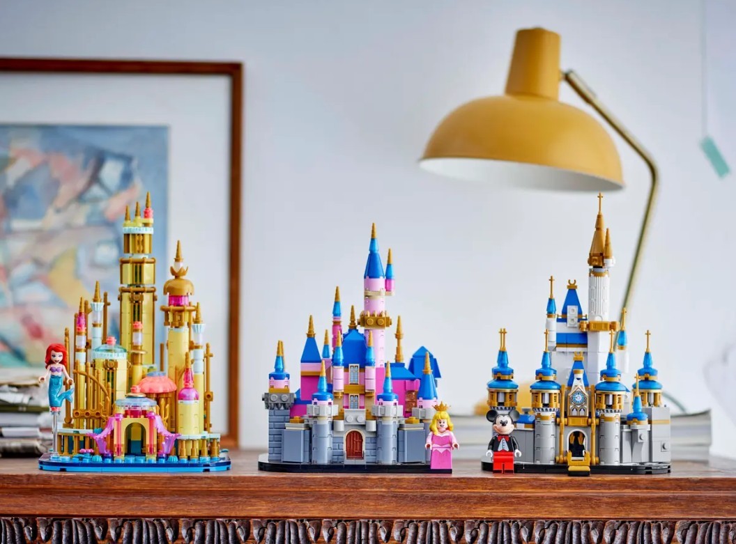 40720 lego® disney miegančiosios gražuolės mini pilis