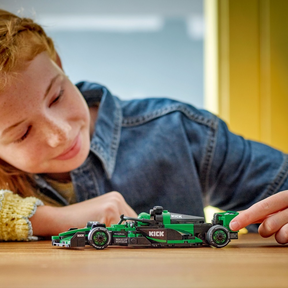 77247 lego® speed ​​champions lenktyninis automobilis kick sauber f1® team c44