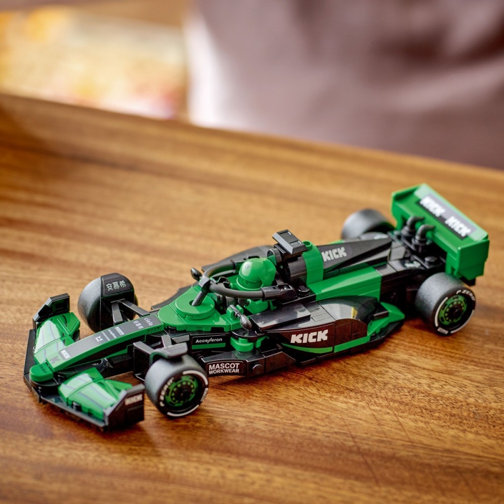 77247 lego® speed ​​champions lenktyninis automobilis kick sauber f1® team c44