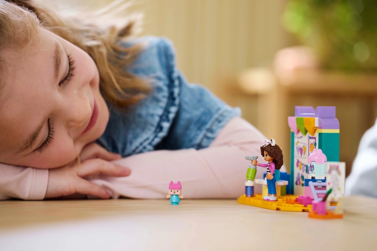 10795 lego® gabby's dollhouse darbeliai su baby box