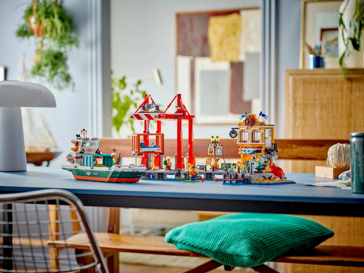 Uosto rinkinys su krovininiu laivu, lego city, spalvotas