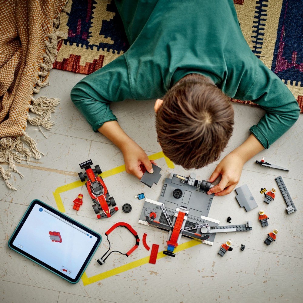 60443 lego® city f1® remonto punktas, mechanikai ir ferrari automobilis