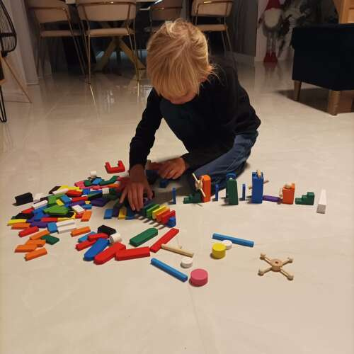 Medinis domino rinkinys su 407 detalėmis ir krepšiu