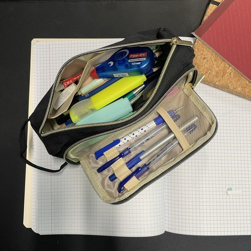 Pieštukų dėklas išplečiamas juodas 8x9x22 cm