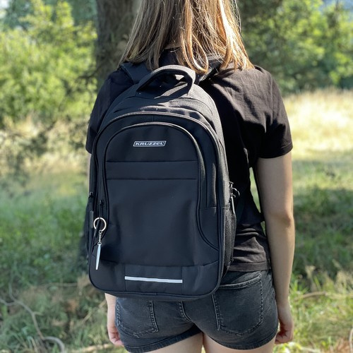 Juoda 22l kuprinė iš 600d oxford medžiagos