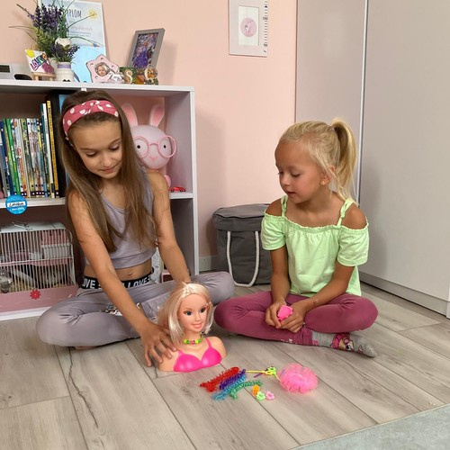 Lėlės galva šukuosenoms su priedais, įvairių spalvų