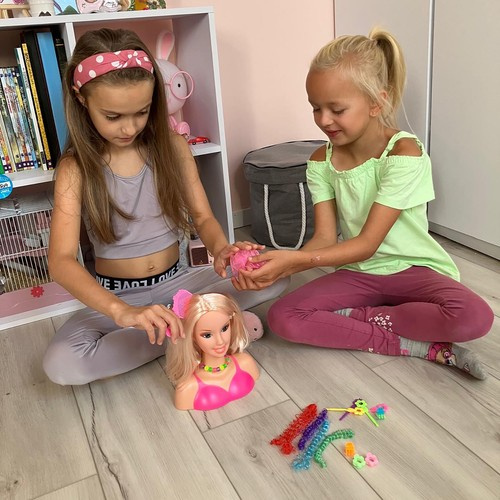 Lėlės galva šukuosenoms su priedais, įvairių spalvų