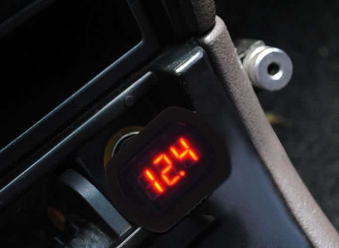 Voltometras automobiliams, 12v