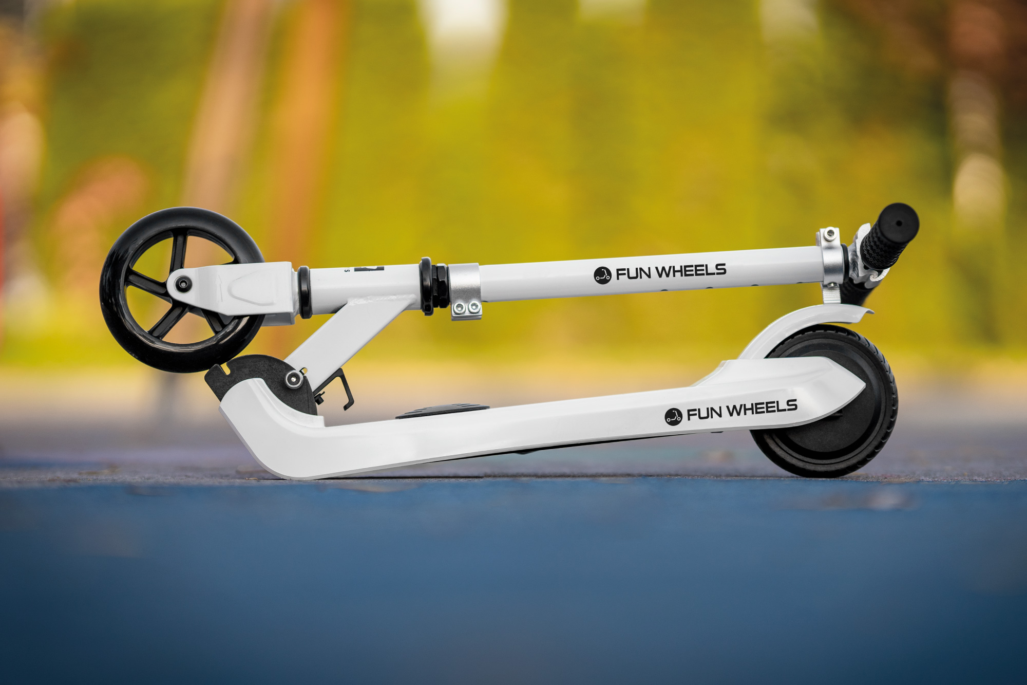 fun wheels black elektrinis paspirtukas vaikams