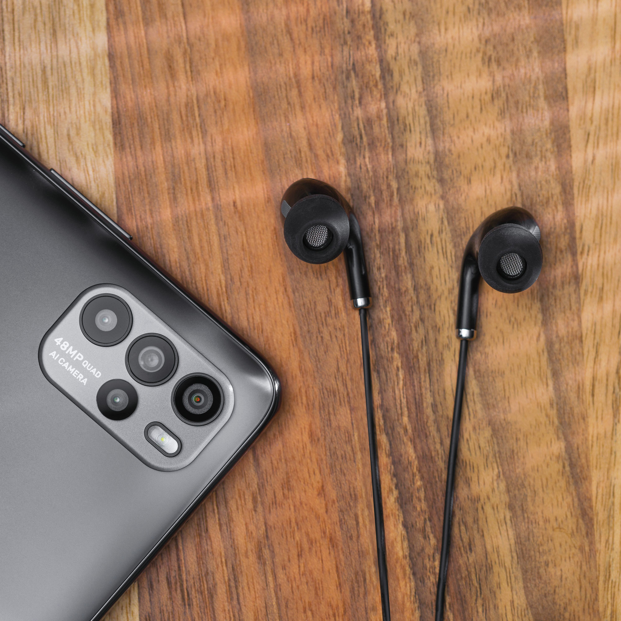 Į ausis dedamos ausinės su mikrofonu usb-c kruger&matz c1 juodos spalvos