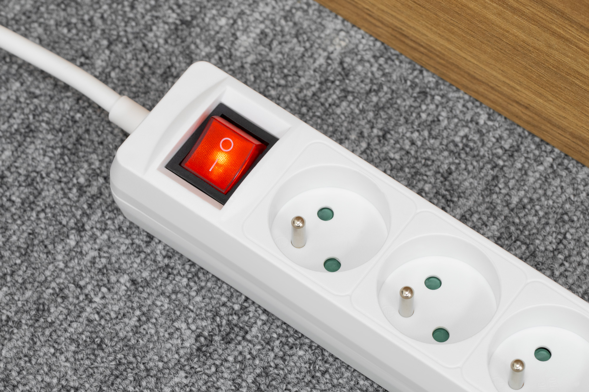 Prailgintuvas 3 lizdai + 2 usb lizdai su jungikliu - 5 m