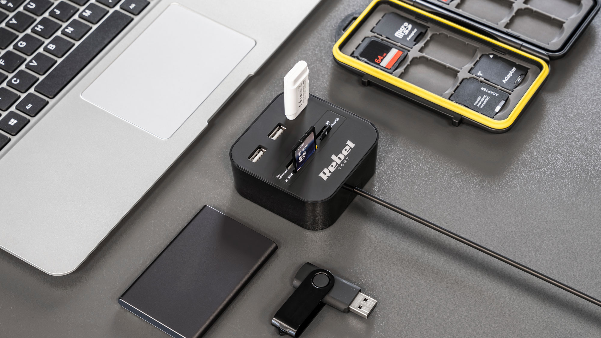 Usb 2.0 3 prievadų šakotuvas su atminties kortelių skaitytuvu