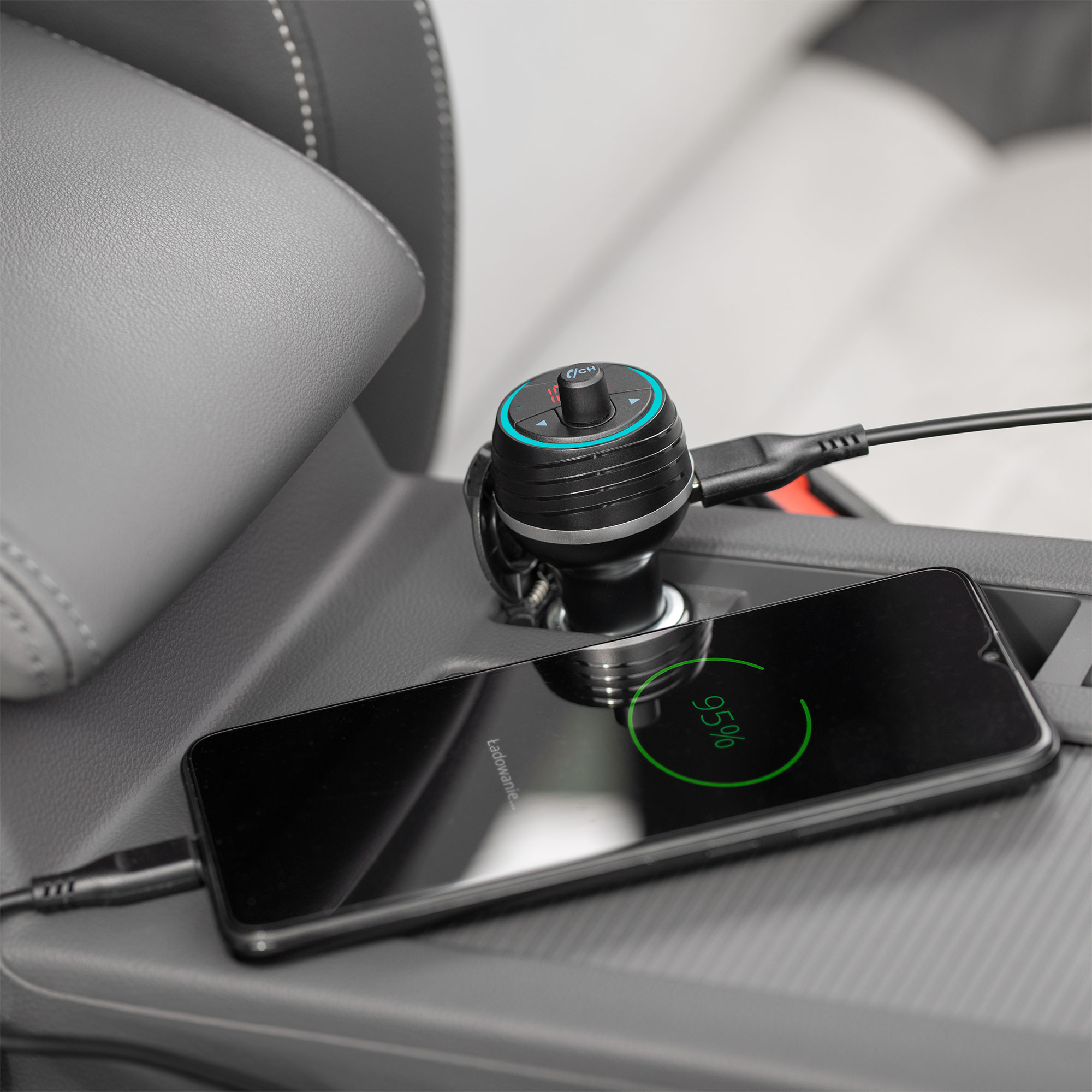 Fm automobilinis siųstuvas su 