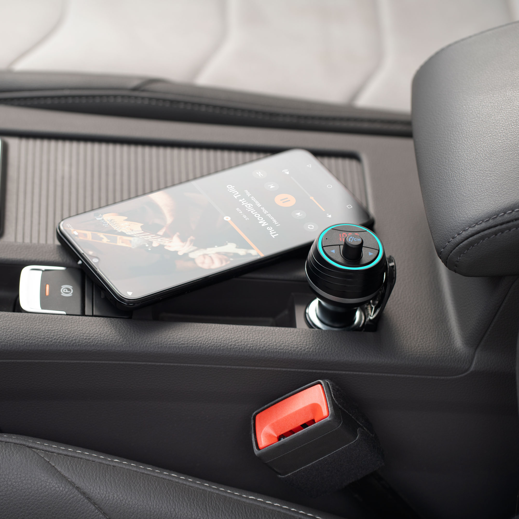 Fm automobilinis siųstuvas su 