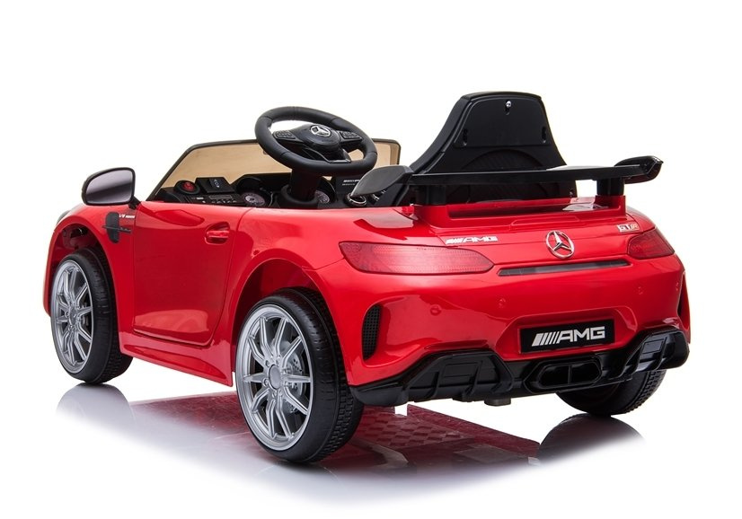 Elektrinis automobilis sportinis mercedes gt r, raudonas