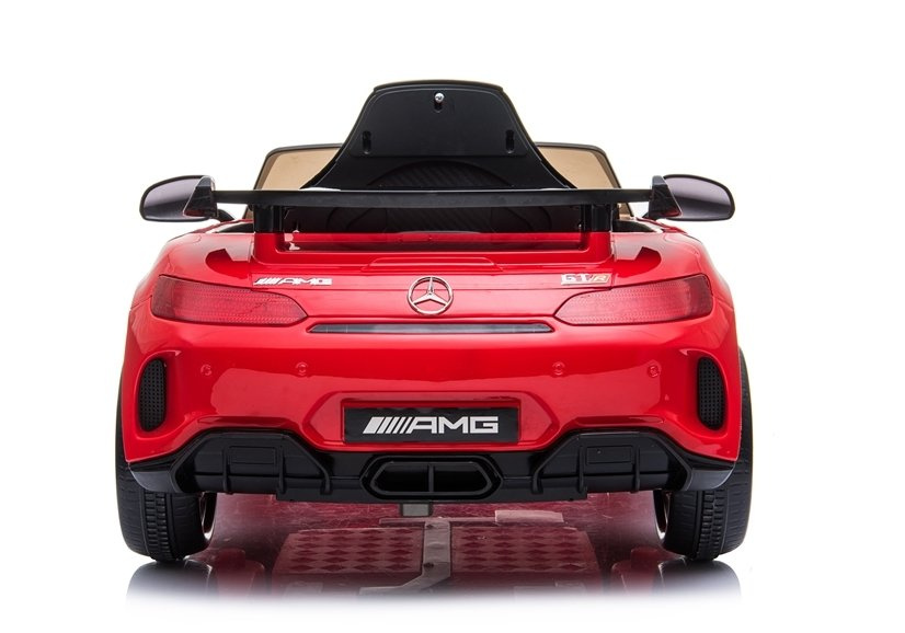 Elektrinis automobilis sportinis mercedes gt r, raudonas