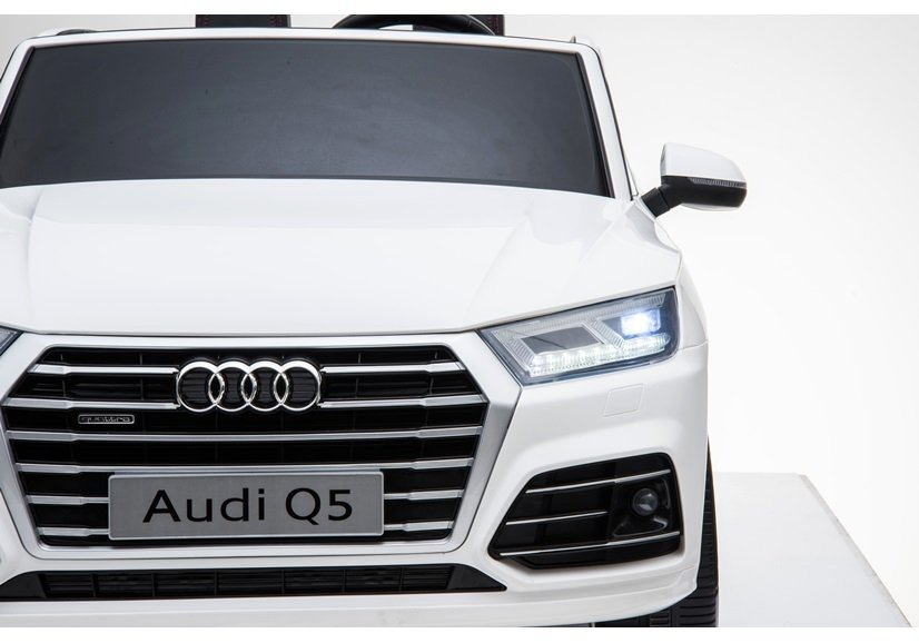Balta audi q5 elektrinė vaikiška mašina dviejų vietų